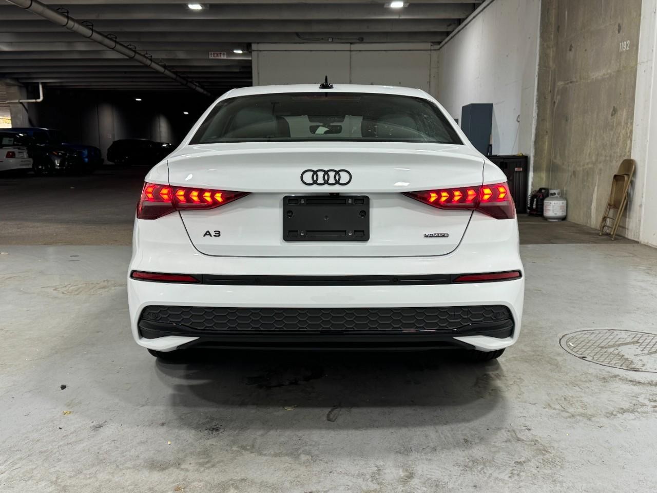 Audi A3 Vehicle Full-screen Gallery Image 9