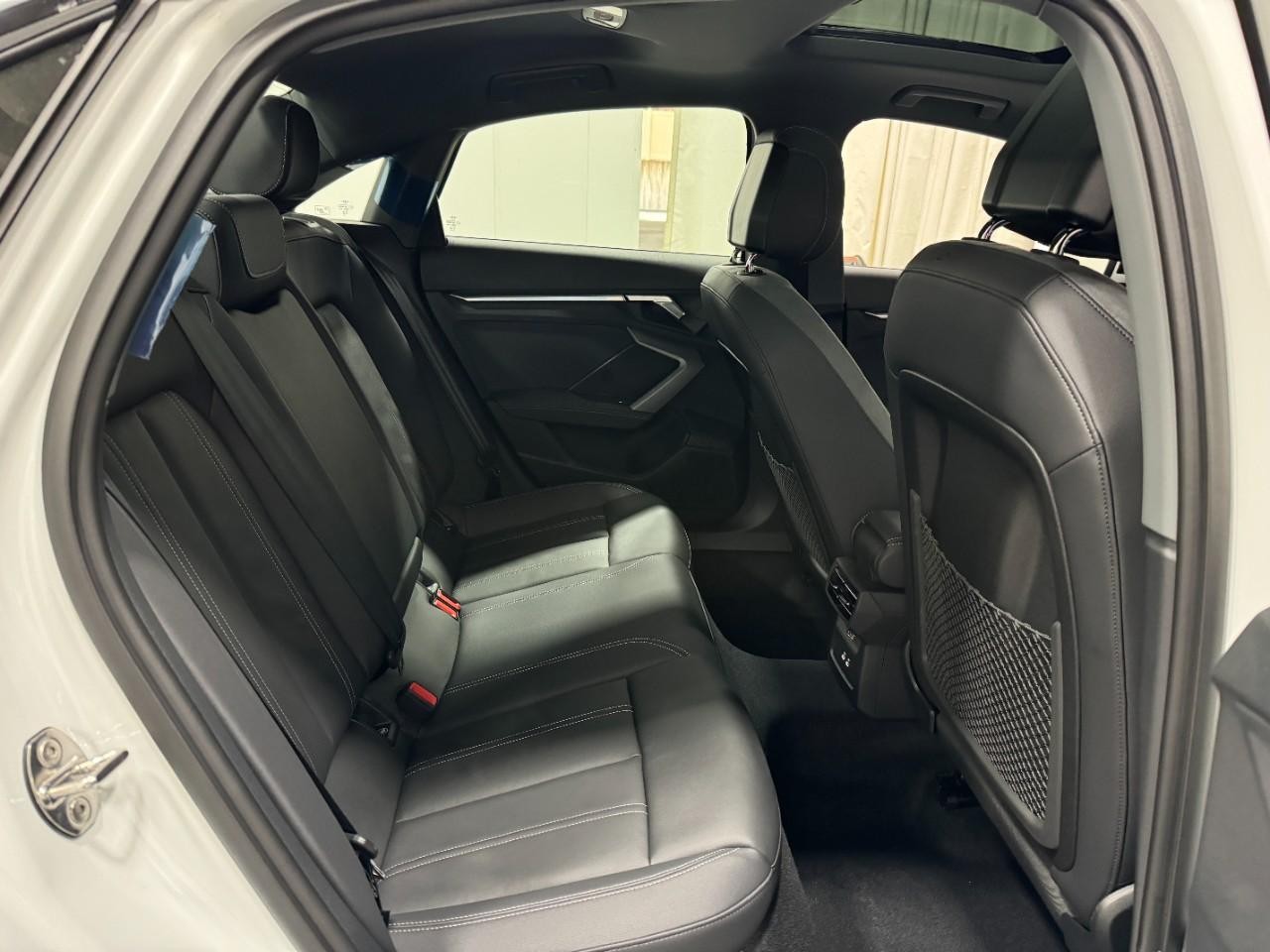 Audi A3 Vehicle Full-screen Gallery Image 10