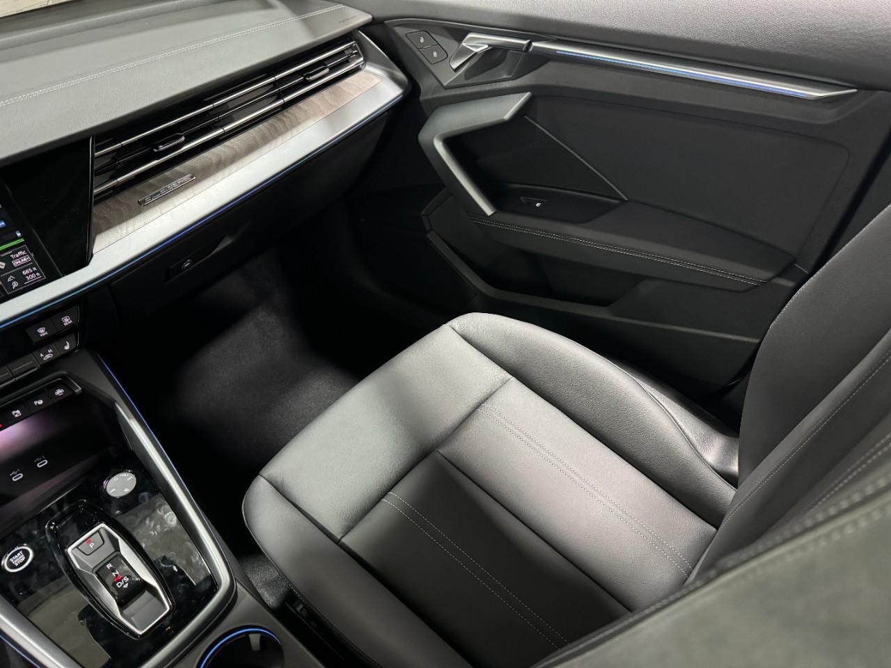 Audi A3 Vehicle Full-screen Gallery Image 16