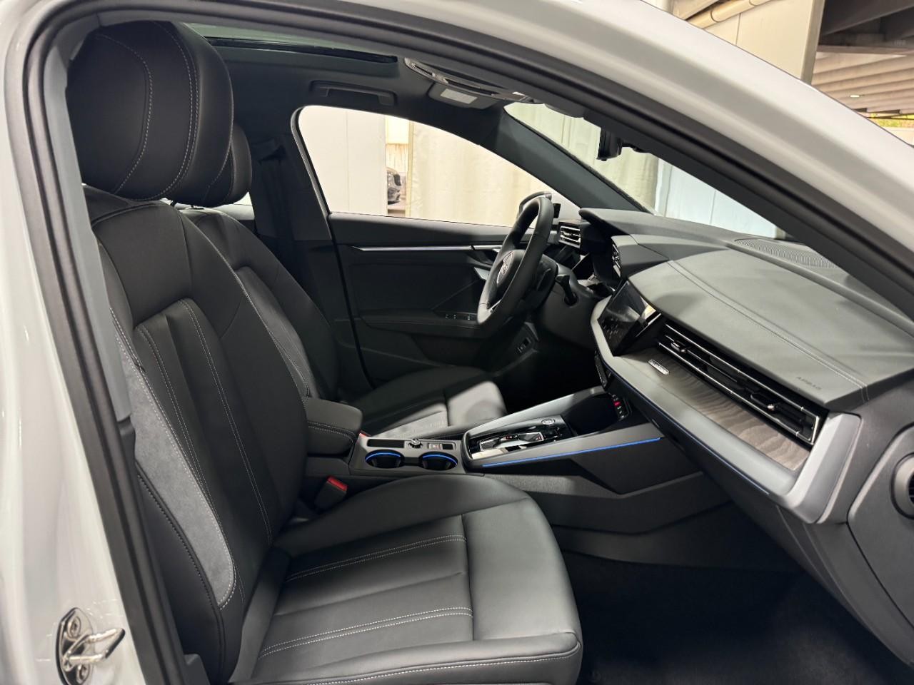 Audi A3 Vehicle Full-screen Gallery Image 17