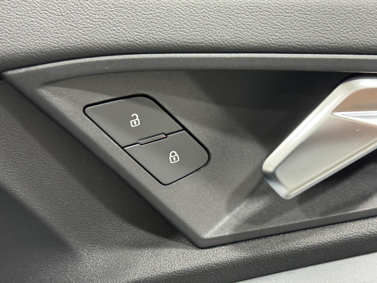 Audi A3 Vehicle Full-screen Gallery Image 20