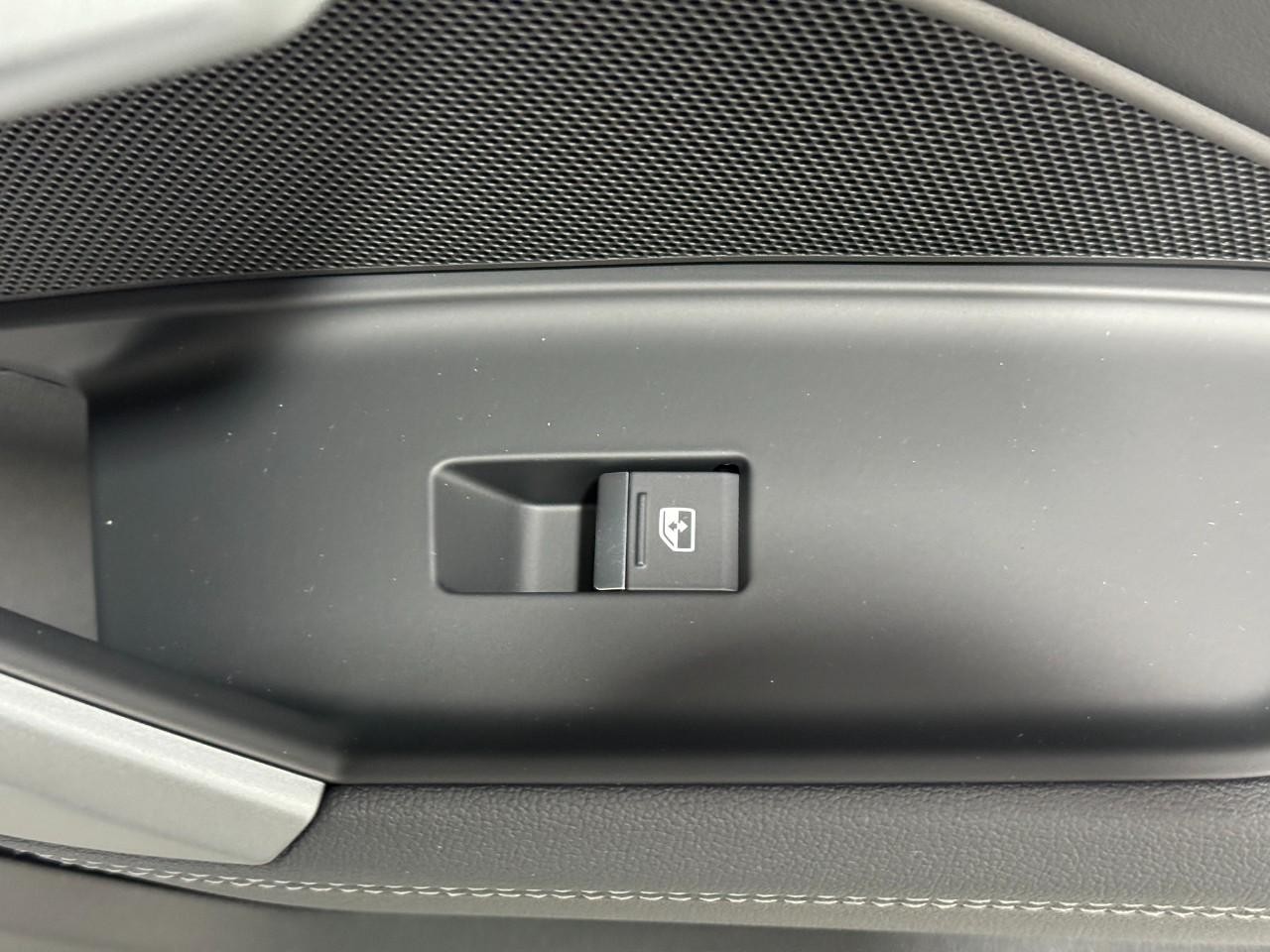 Audi A3 Vehicle Full-screen Gallery Image 21