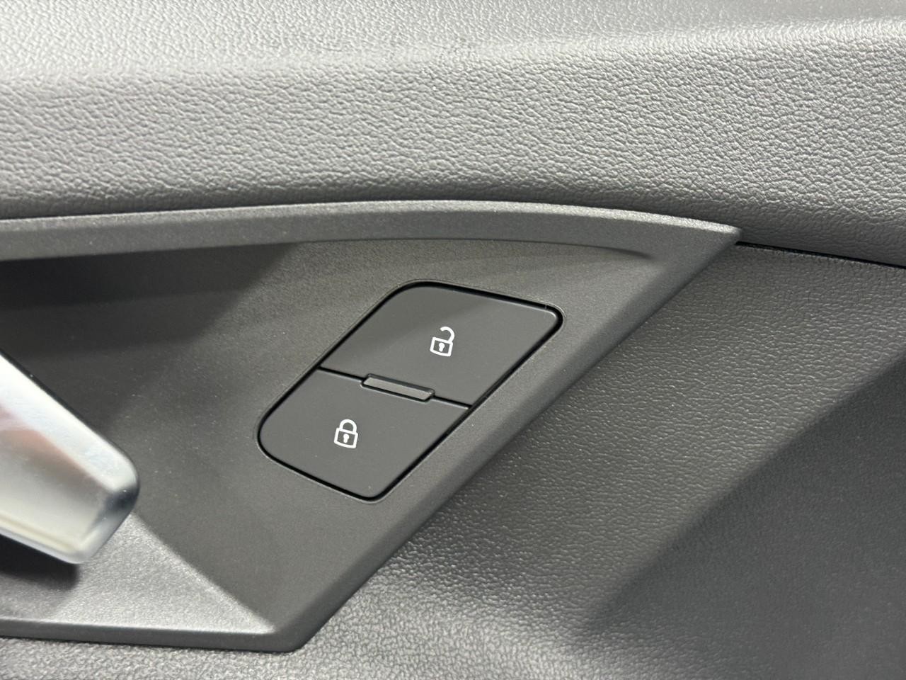 Audi A3 Vehicle Full-screen Gallery Image 22