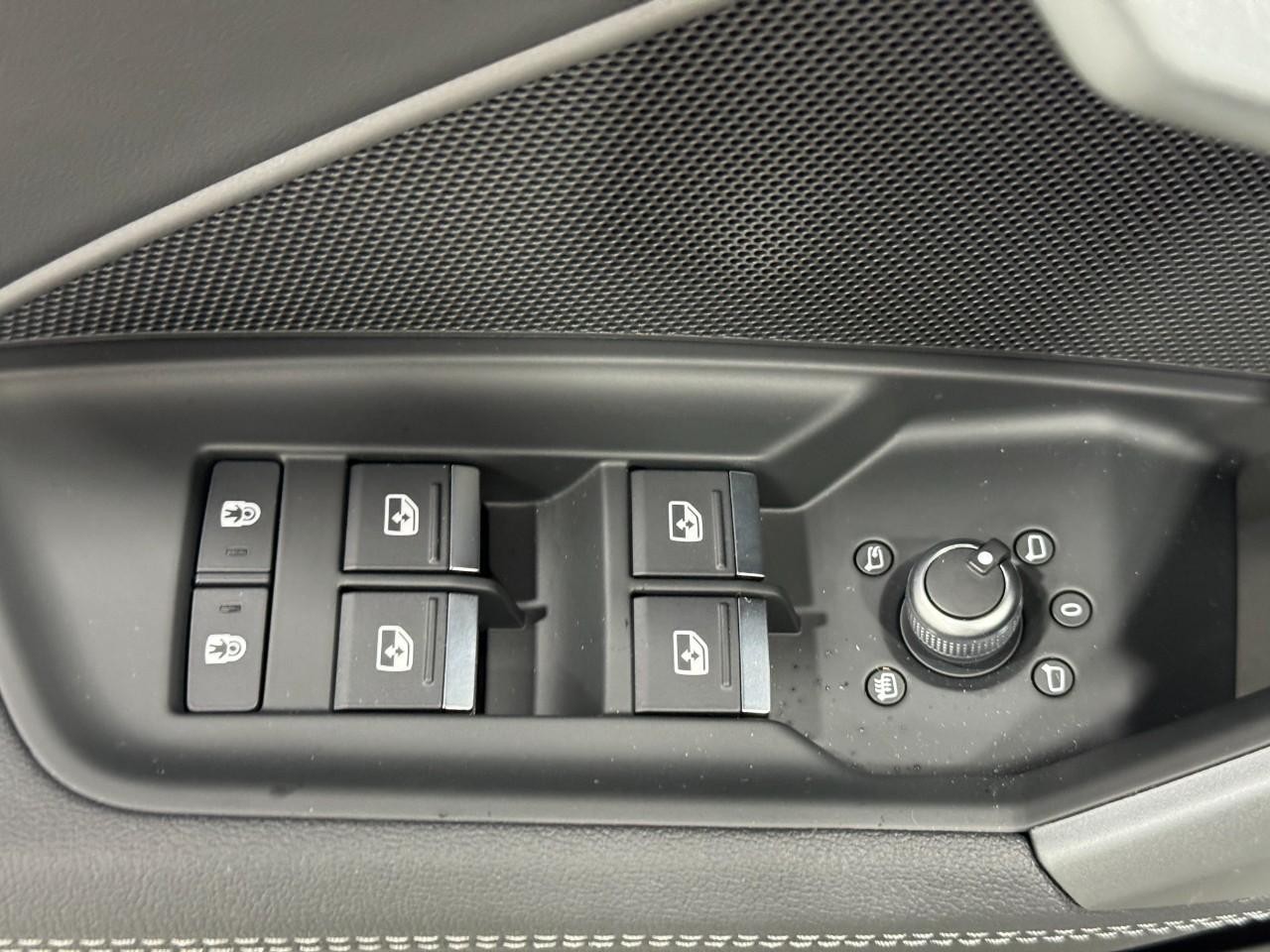 Audi A3 Vehicle Full-screen Gallery Image 24