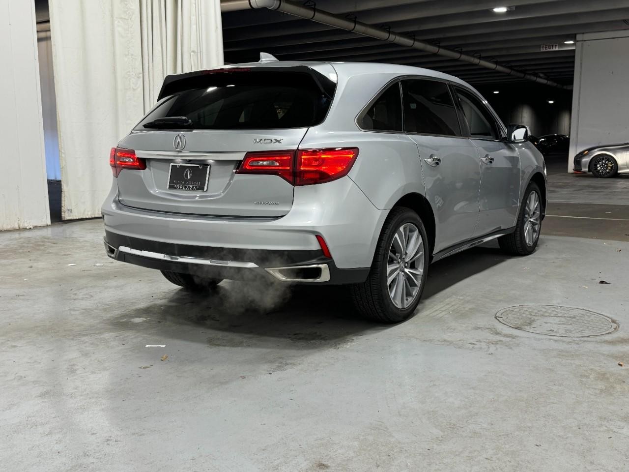 Acura MDX Vehicle Full-screen Gallery Image 04