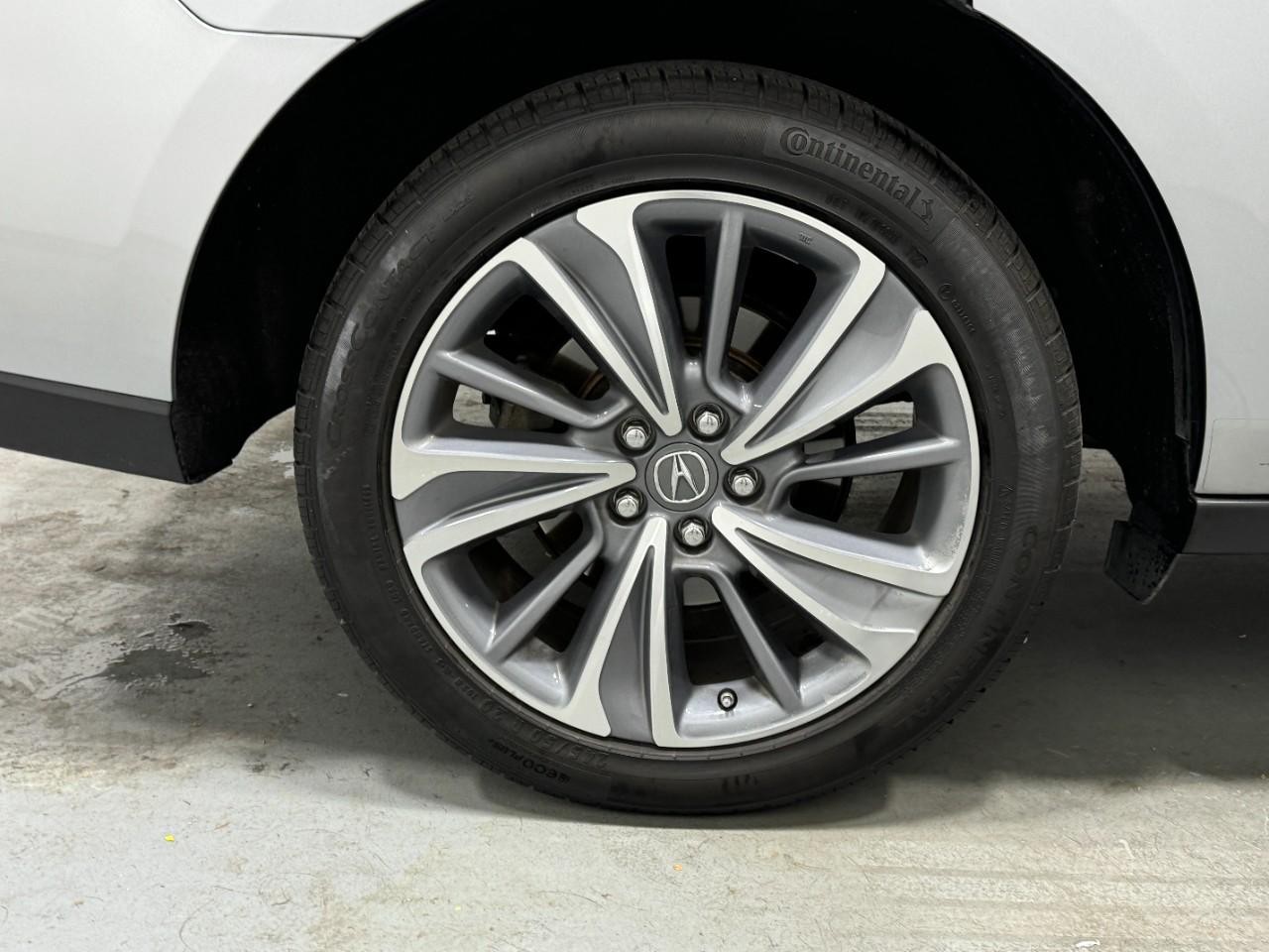 Acura MDX Vehicle Full-screen Gallery Image 05