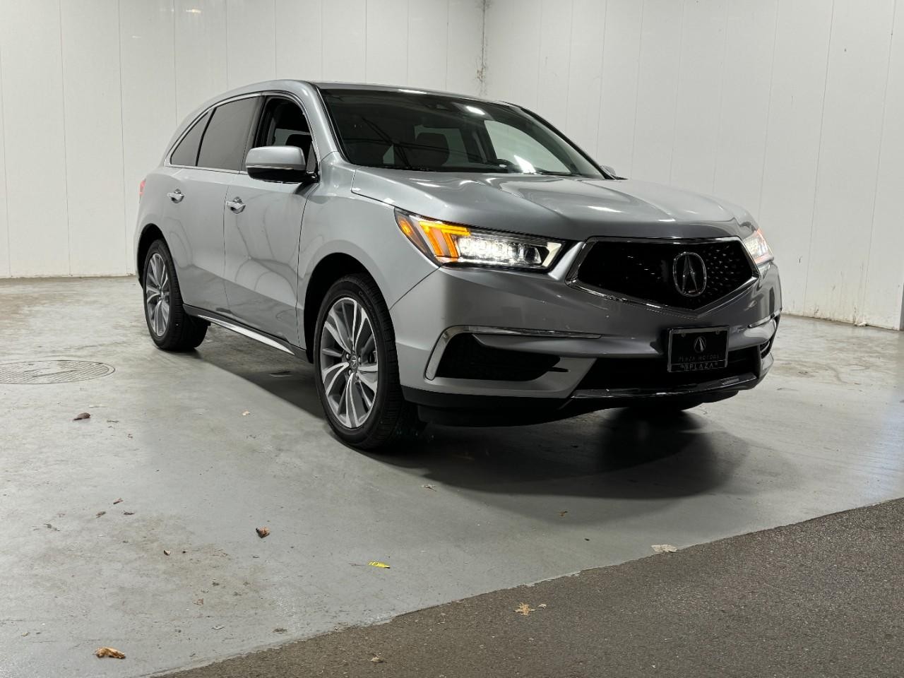 Acura MDX Vehicle Full-screen Gallery Image 06