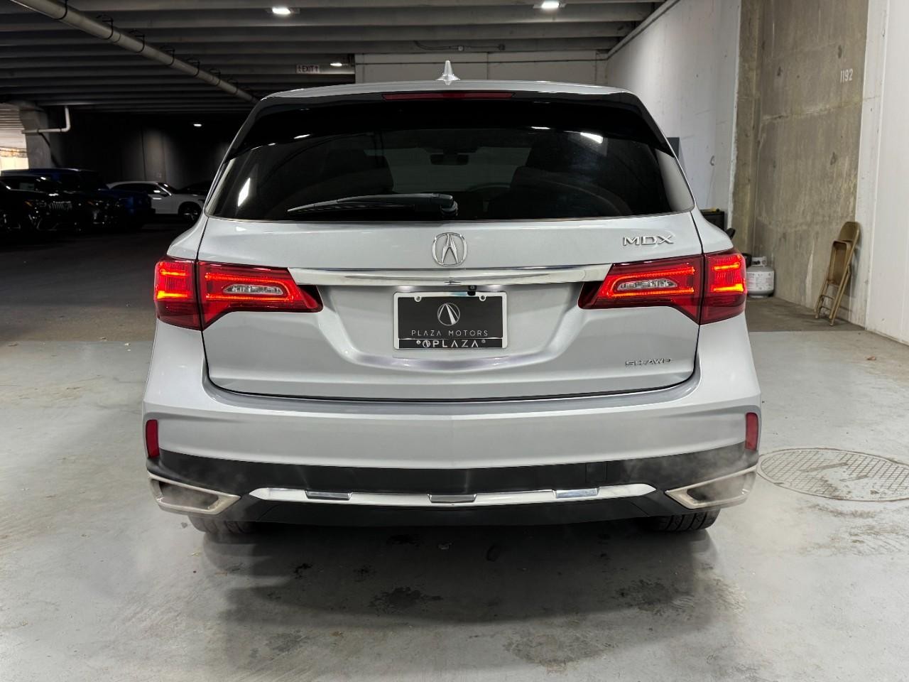 Acura MDX Vehicle Full-screen Gallery Image 09