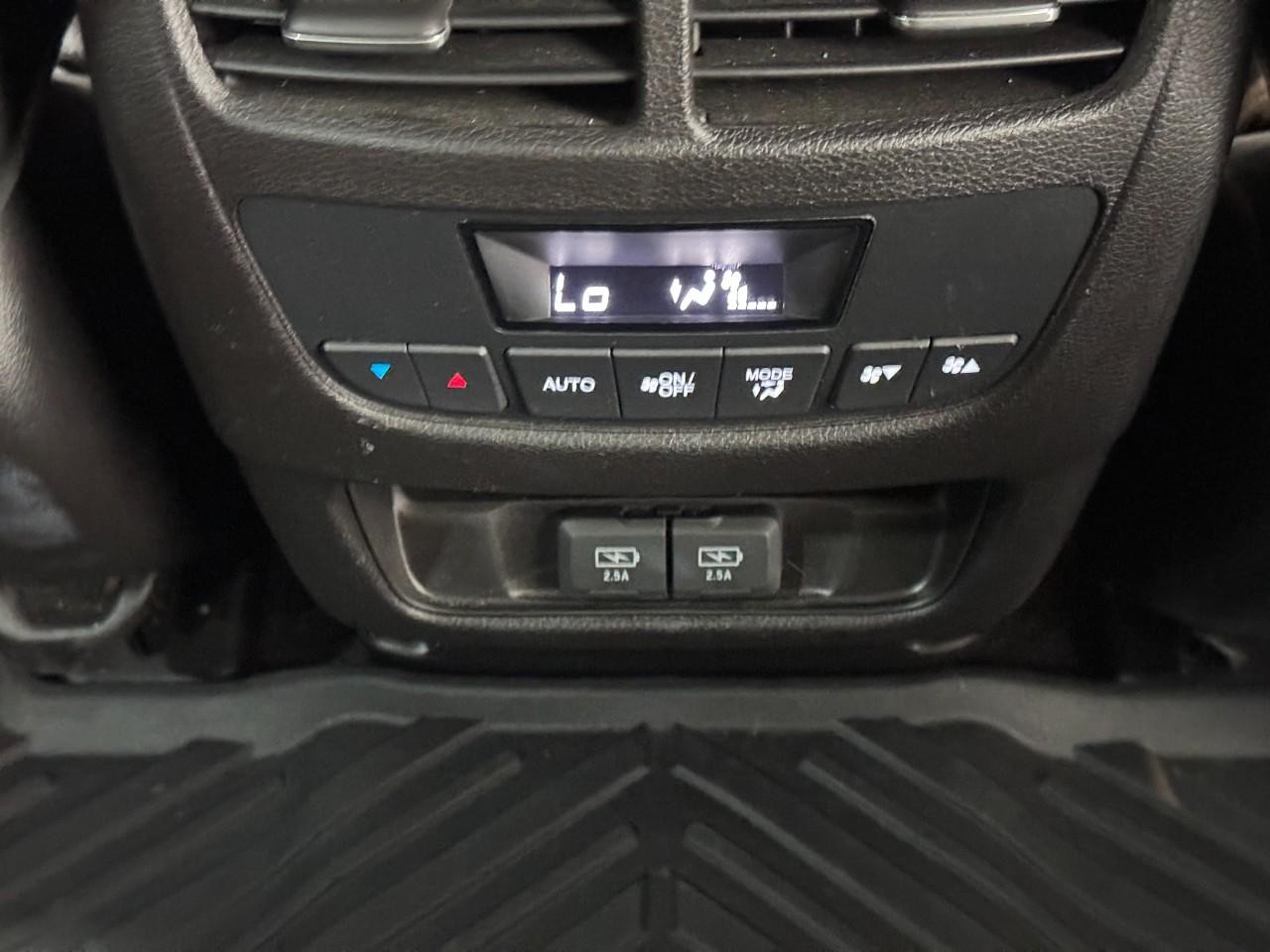 Acura MDX Vehicle Full-screen Gallery Image 11