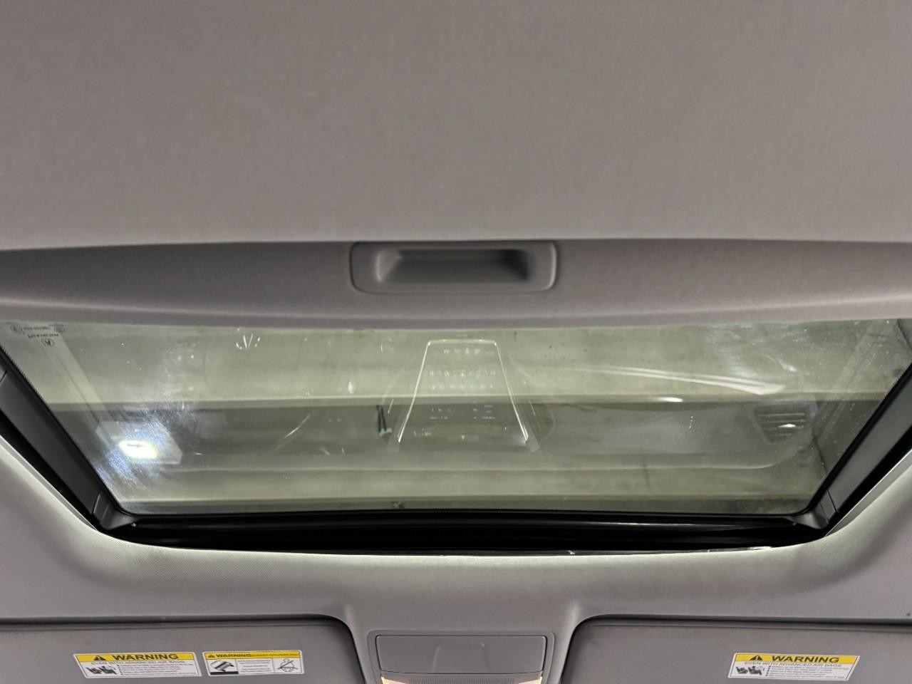 Acura MDX Vehicle Full-screen Gallery Image 12