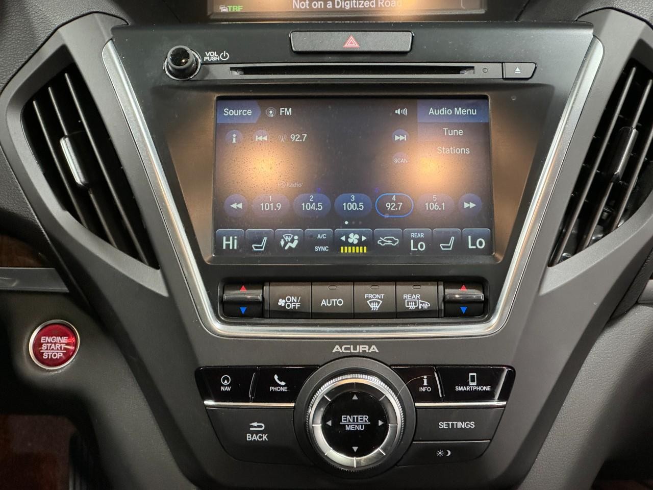 Acura MDX Vehicle Full-screen Gallery Image 16