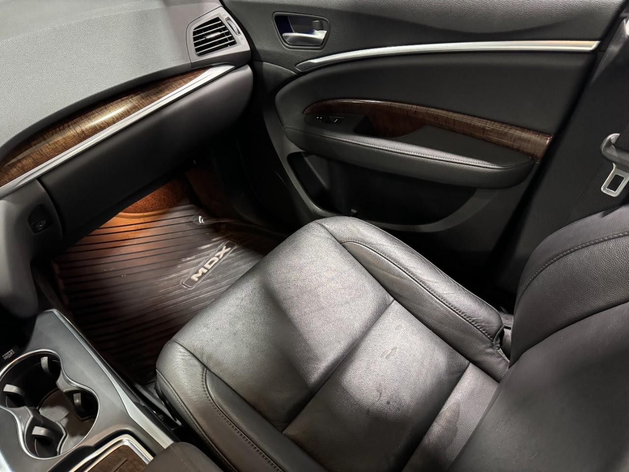 Acura MDX Vehicle Full-screen Gallery Image 18