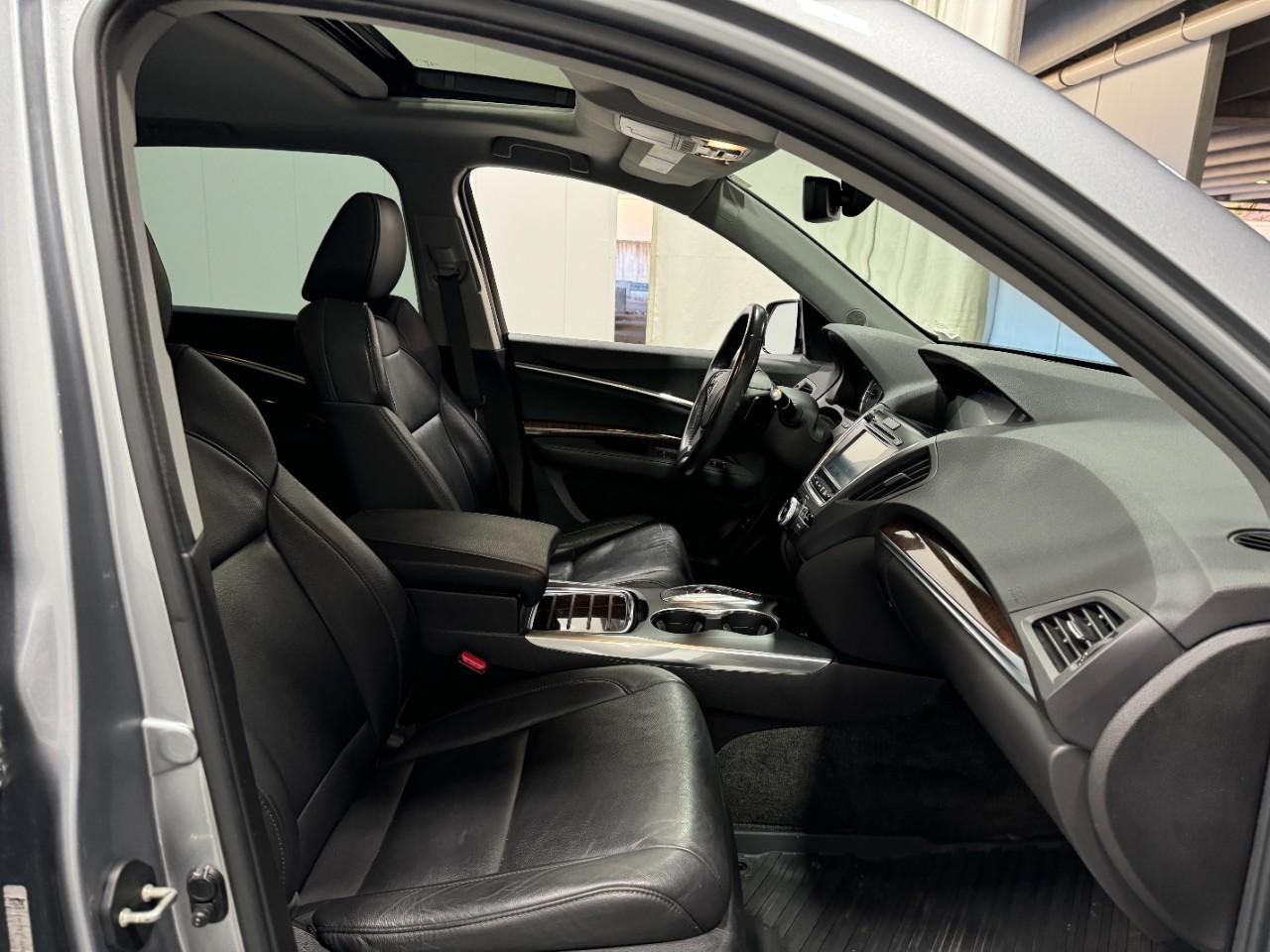 Acura MDX Vehicle Full-screen Gallery Image 19