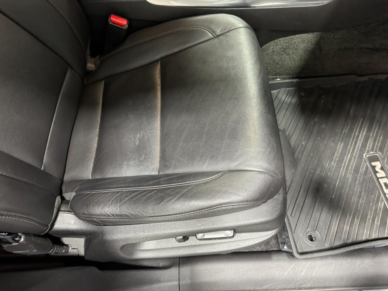 Acura MDX Vehicle Full-screen Gallery Image 20