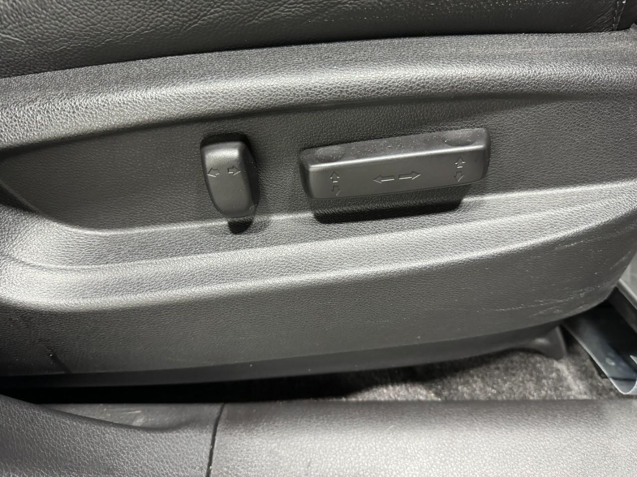 Acura MDX Vehicle Full-screen Gallery Image 21