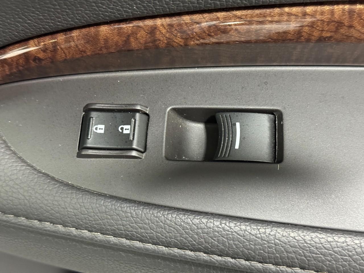 Acura MDX Vehicle Full-screen Gallery Image 22