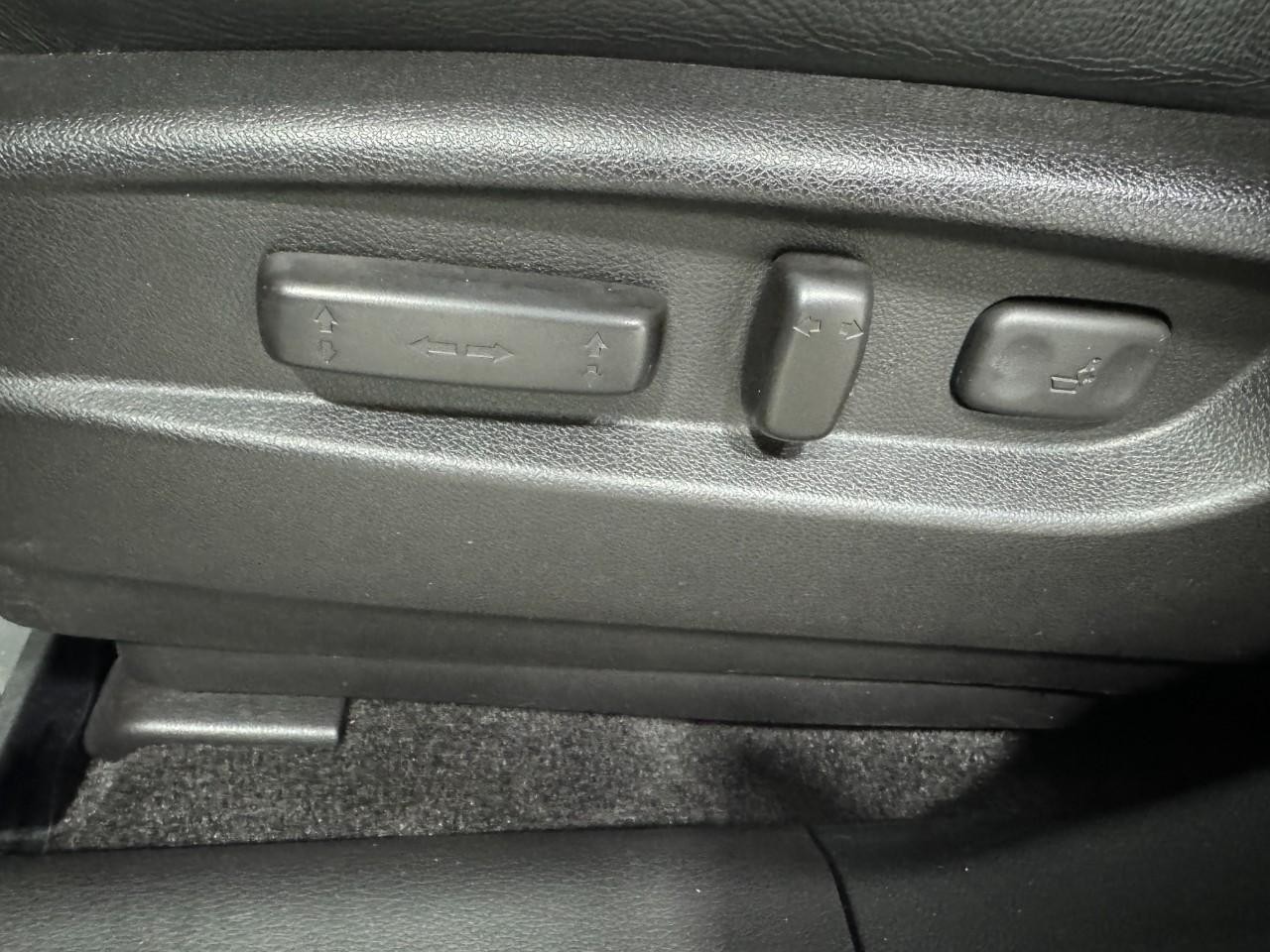 Acura MDX Vehicle Full-screen Gallery Image 28