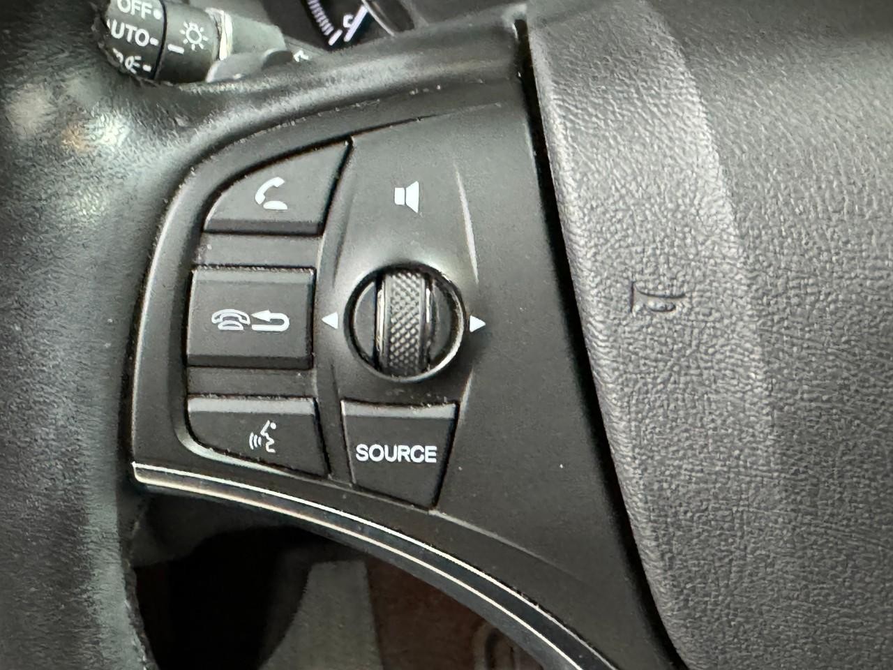Acura MDX Vehicle Full-screen Gallery Image 30