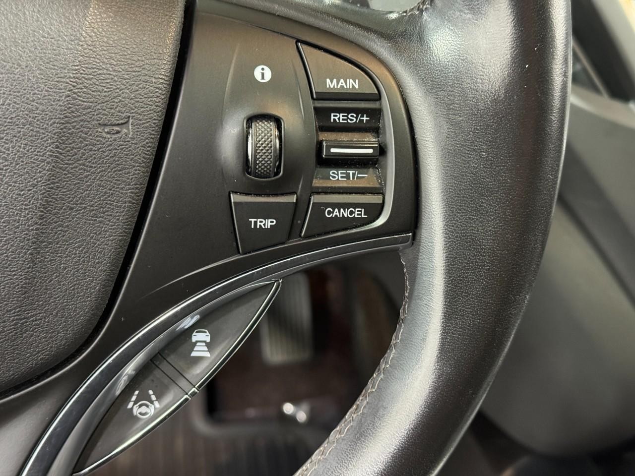 Acura MDX Vehicle Full-screen Gallery Image 31