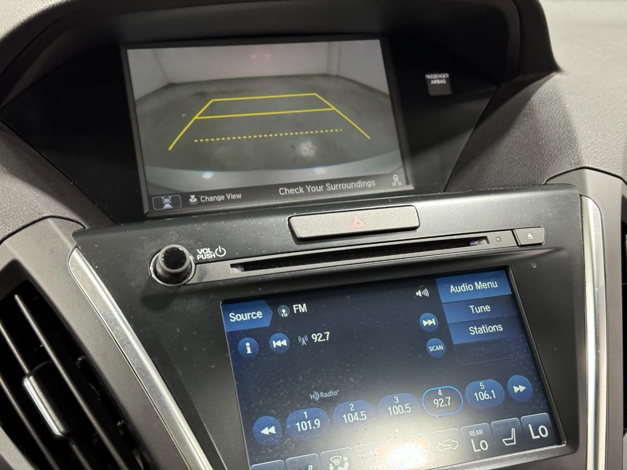 Acura MDX Vehicle Full-screen Gallery Image 33