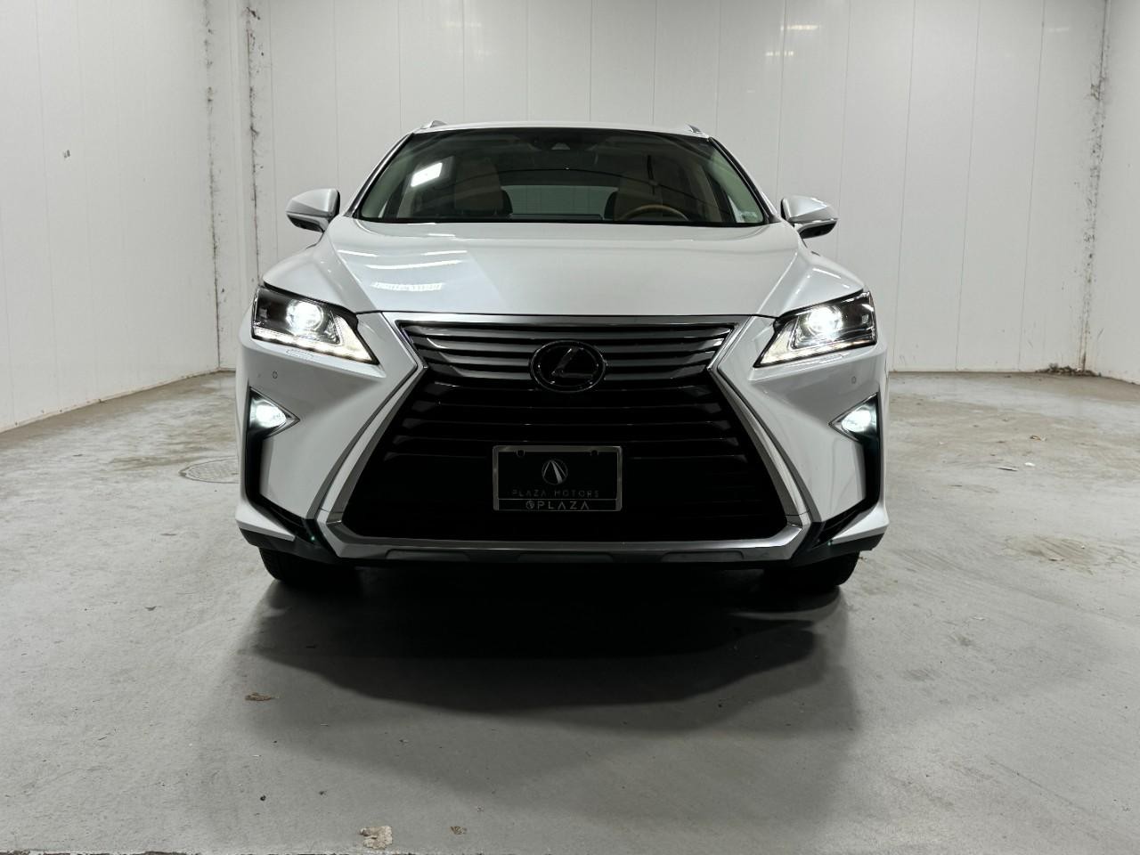 Lexus RX Vehicle Full-screen Gallery Image 7