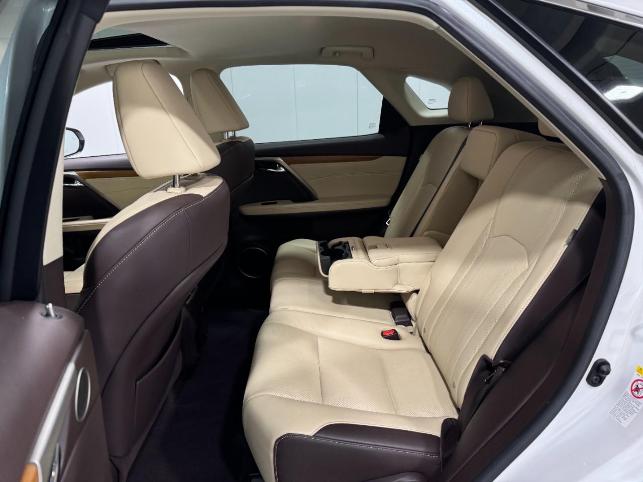 Lexus RX Vehicle Full-screen Gallery Image 8