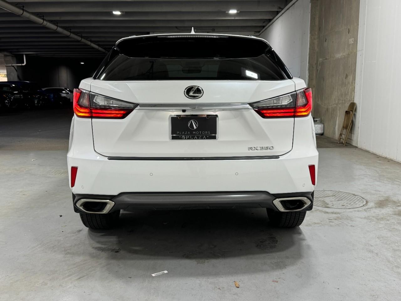 Lexus RX Vehicle Full-screen Gallery Image 9