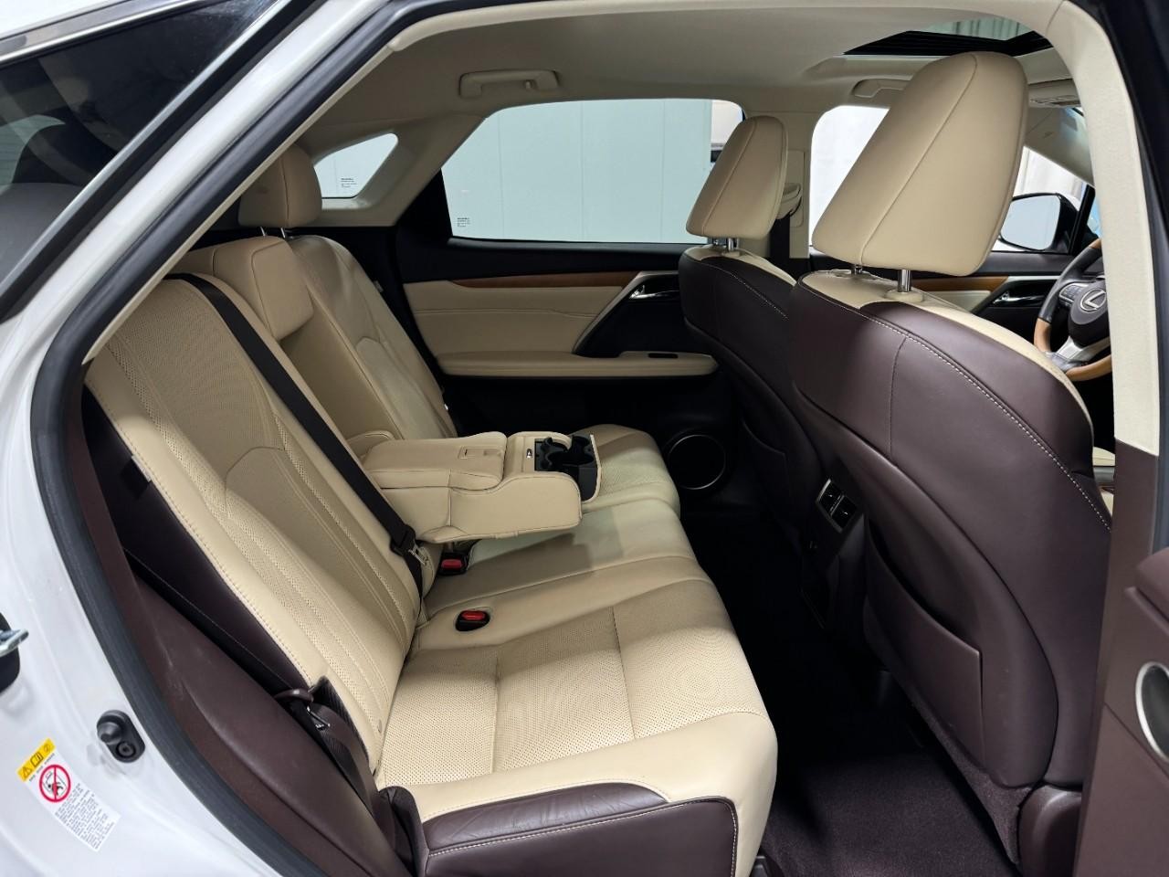 Lexus RX Vehicle Full-screen Gallery Image 10