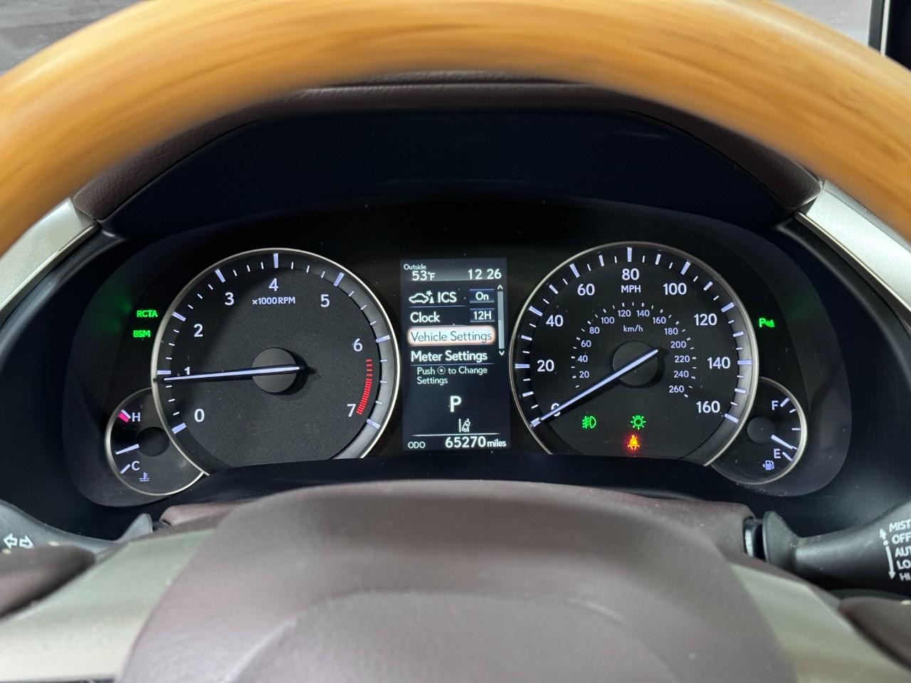 Lexus RX Vehicle Full-screen Gallery Image 31