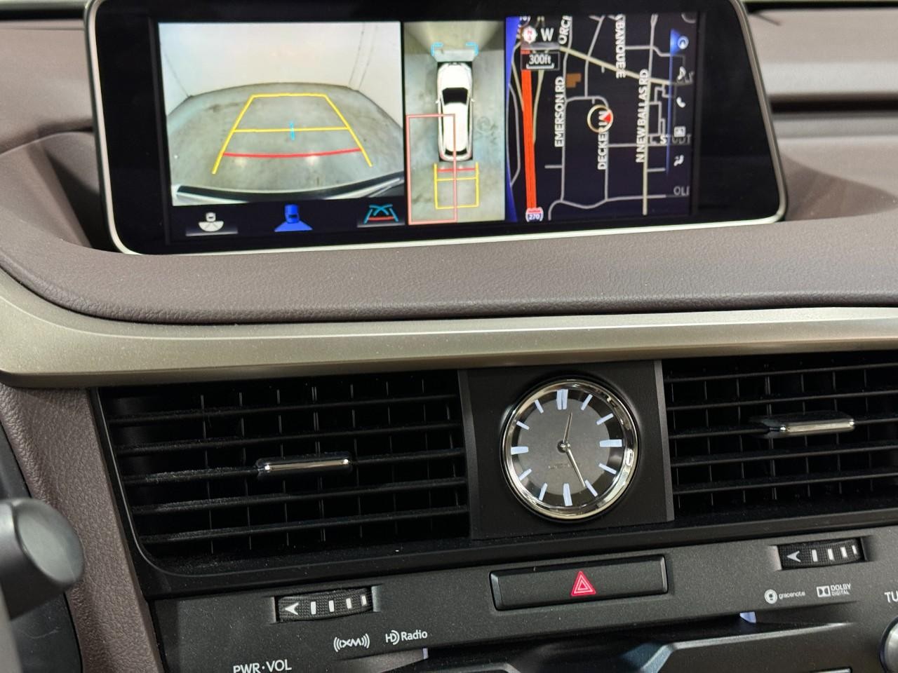 Lexus RX Vehicle Full-screen Gallery Image 32