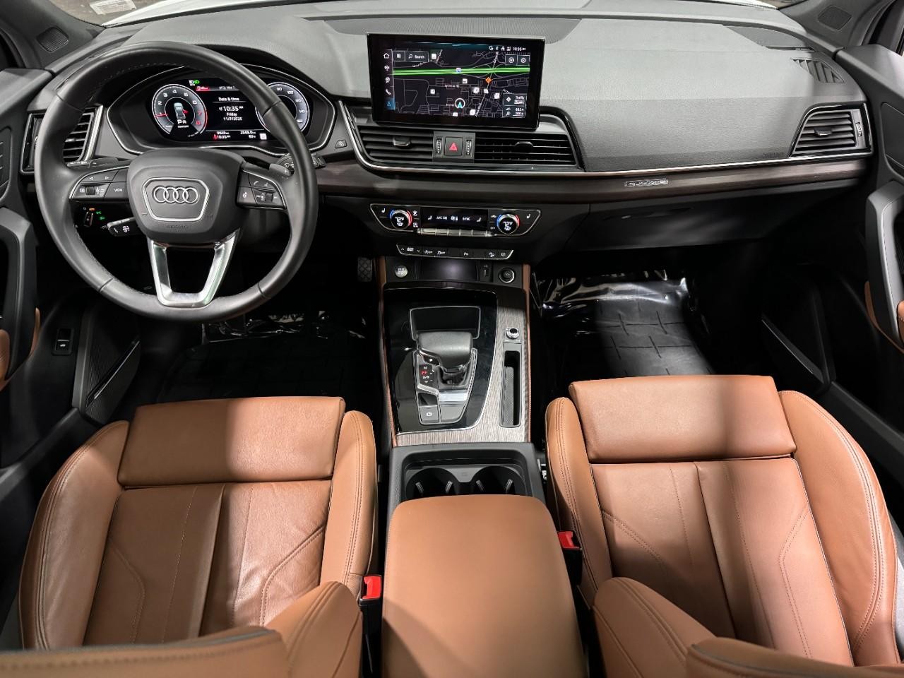 Audi Q5 Vehicle Full-screen Gallery Image 13