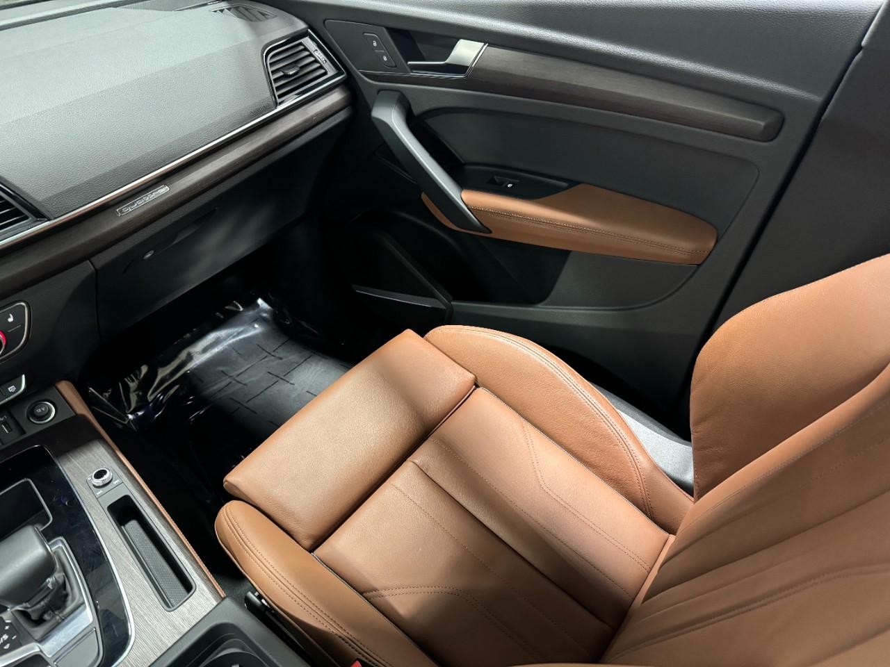 Audi Q5 Vehicle Full-screen Gallery Image 18