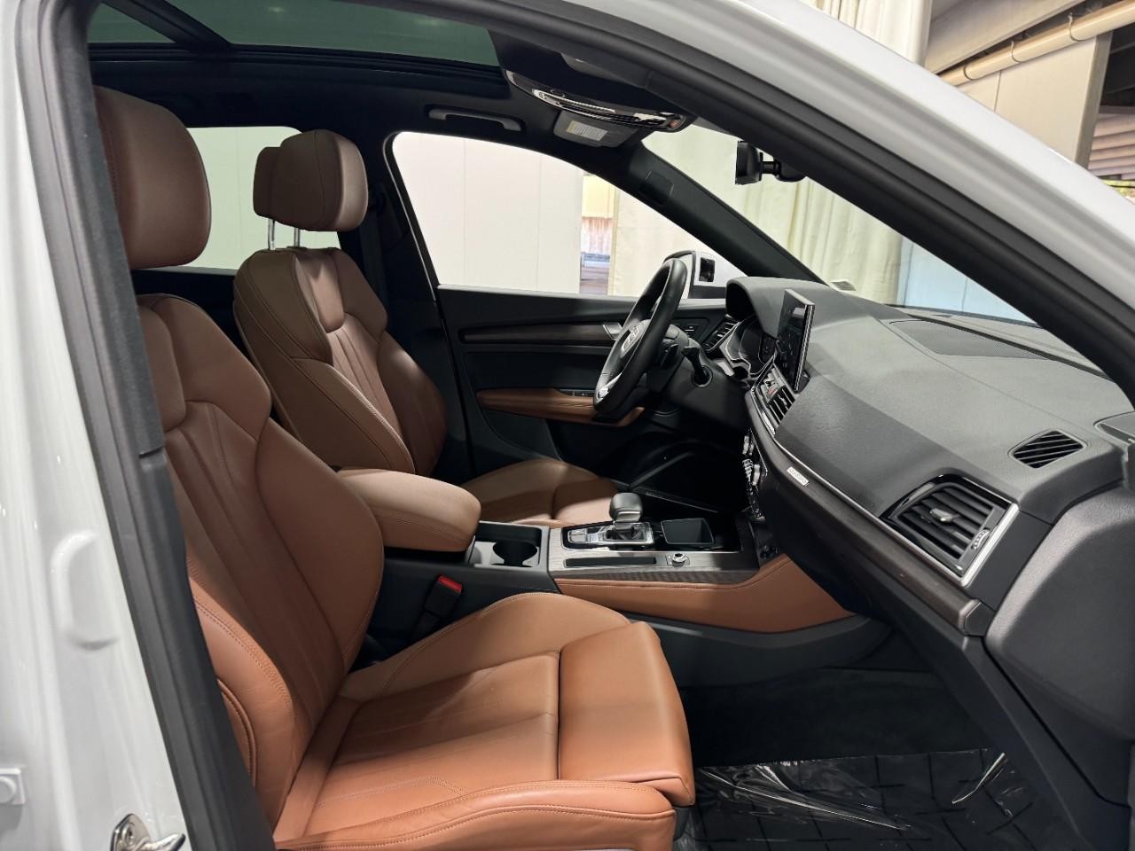 Audi Q5 Vehicle Full-screen Gallery Image 19