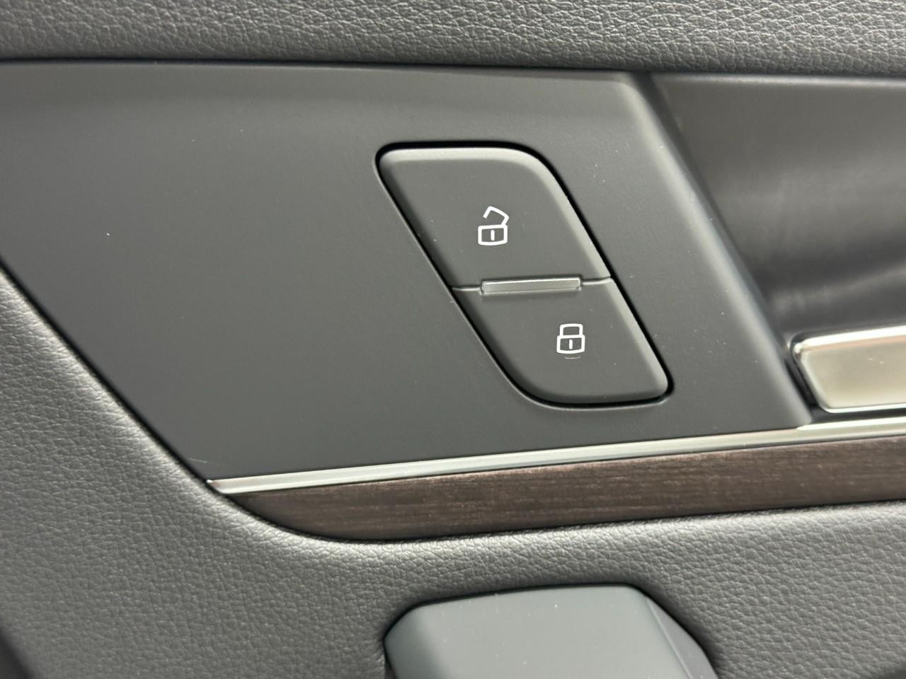 Audi Q5 Vehicle Full-screen Gallery Image 22