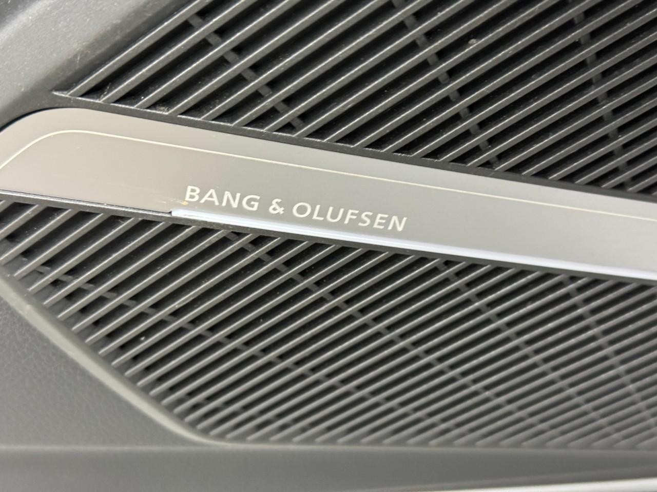 Audi Q5 Vehicle Full-screen Gallery Image 27