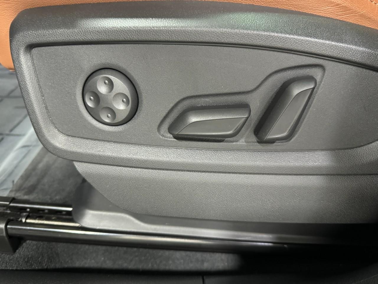 Audi Q5 Vehicle Full-screen Gallery Image 30