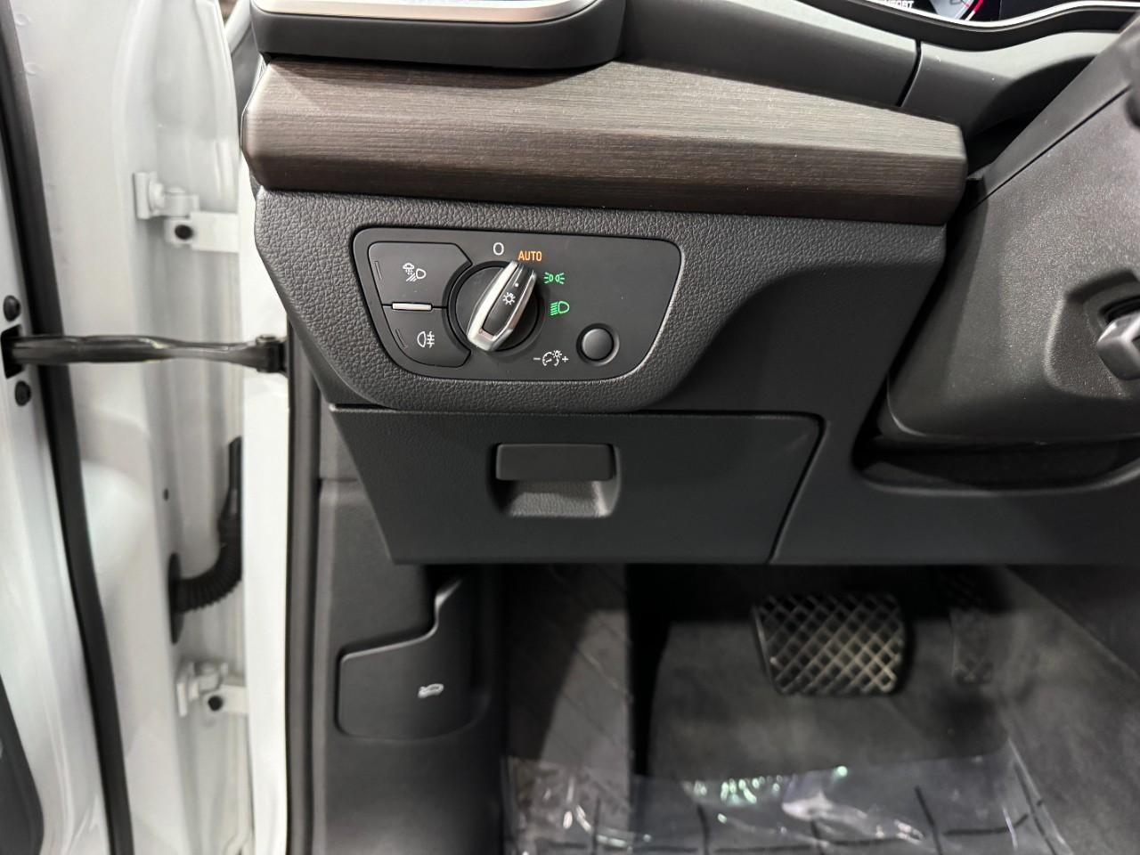 Audi Q5 Vehicle Full-screen Gallery Image 31