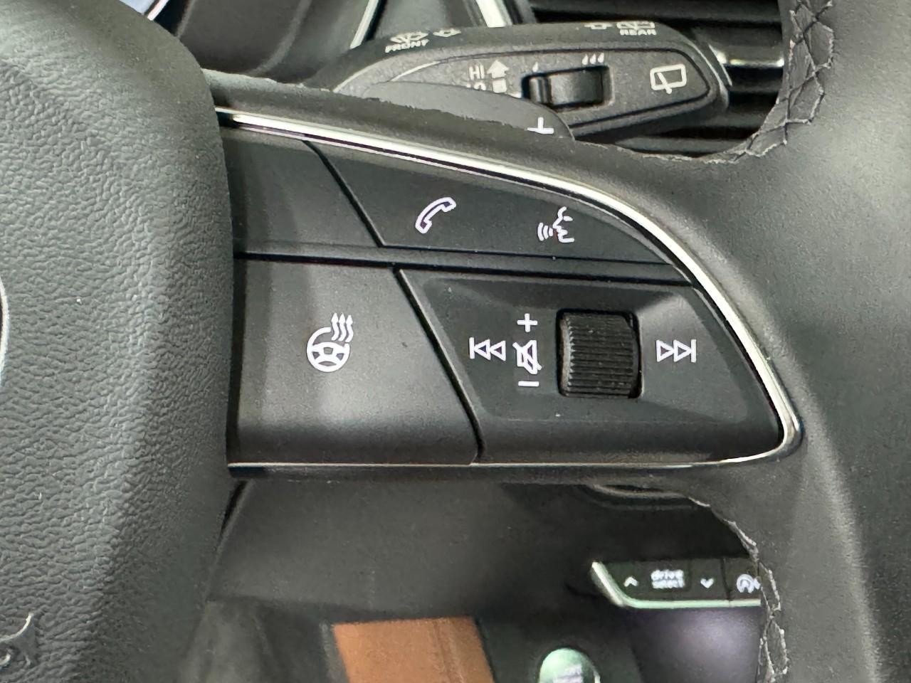 Audi Q5 Vehicle Full-screen Gallery Image 34