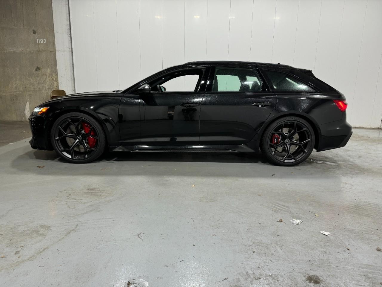 Audi RS 6 Avant Vehicle Full-screen Gallery Image 2