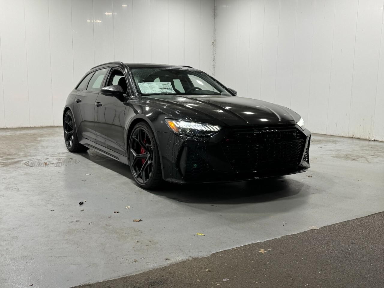 Audi RS 6 Avant Vehicle Full-screen Gallery Image 6