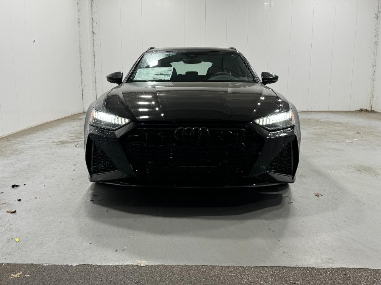 Audi RS 6 Avant Vehicle Full-screen Gallery Image 7