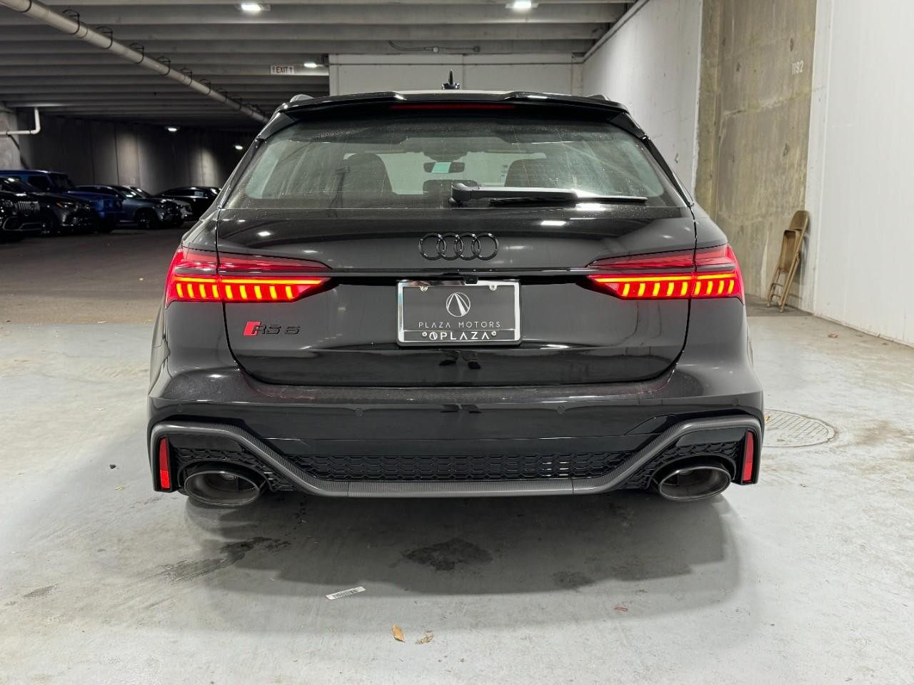 Audi RS 6 Avant Vehicle Full-screen Gallery Image 9