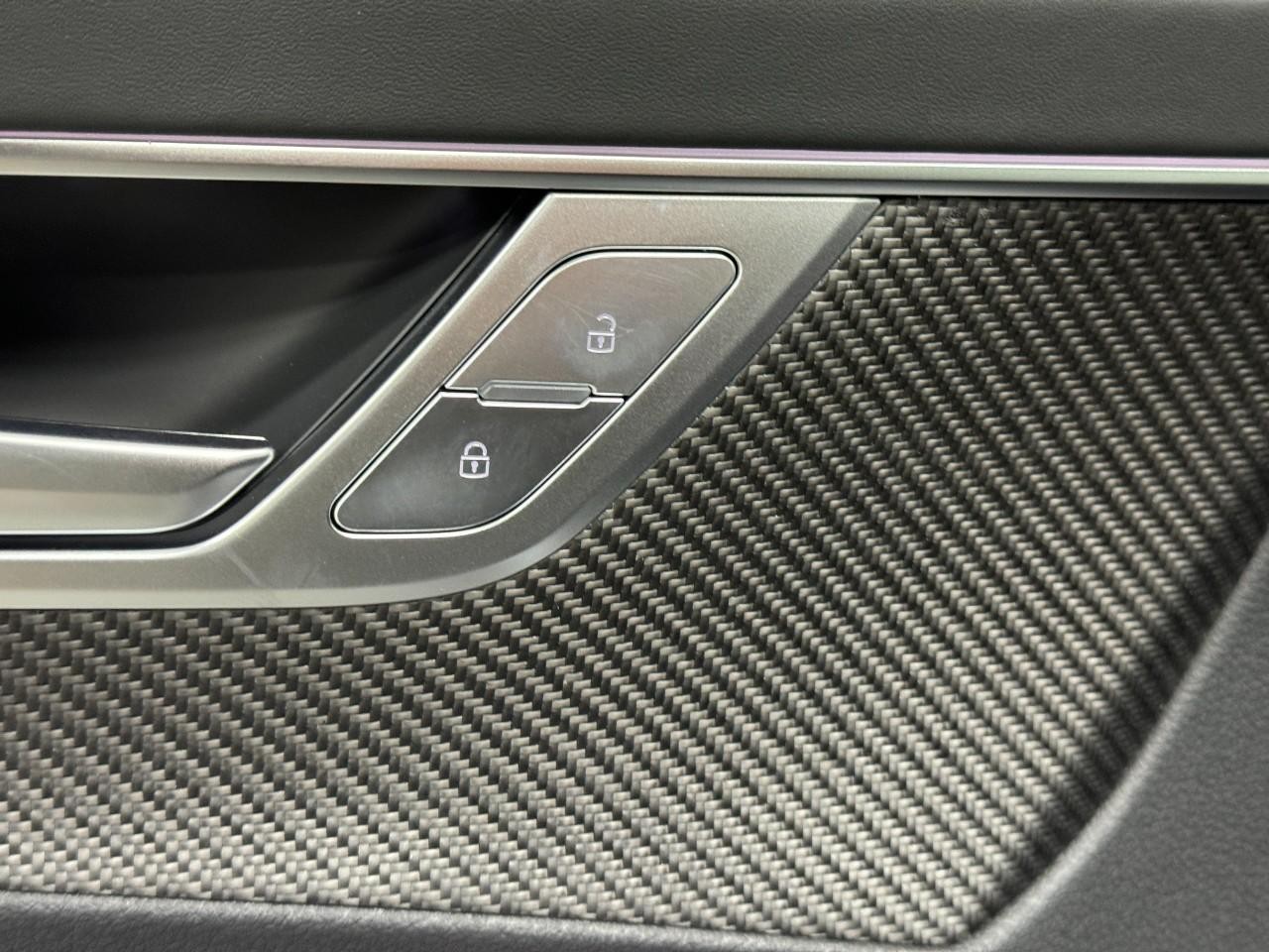 Audi RS 6 Avant Vehicle Full-screen Gallery Image 24