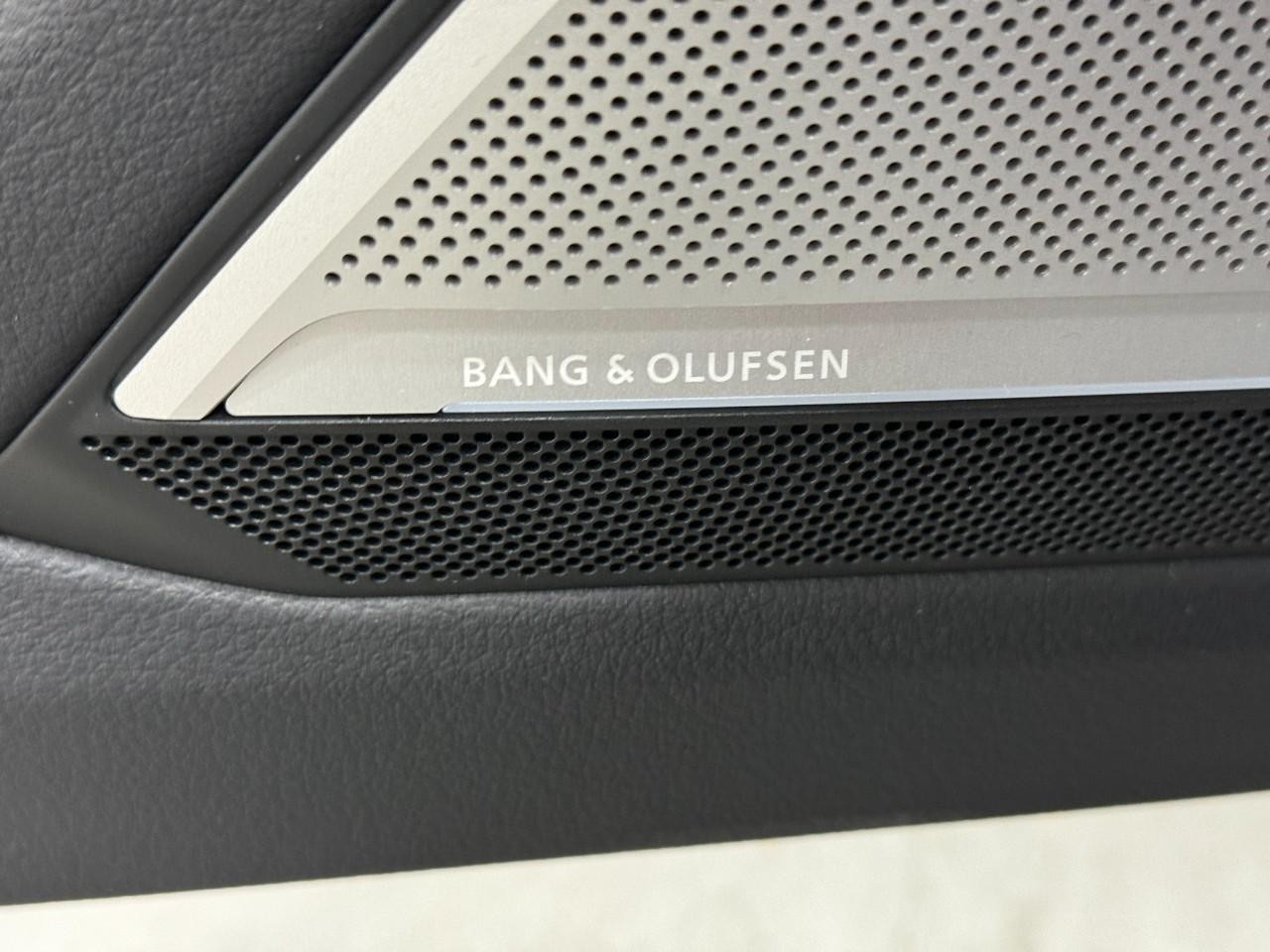 Audi RS 6 Avant Vehicle Full-screen Gallery Image 28