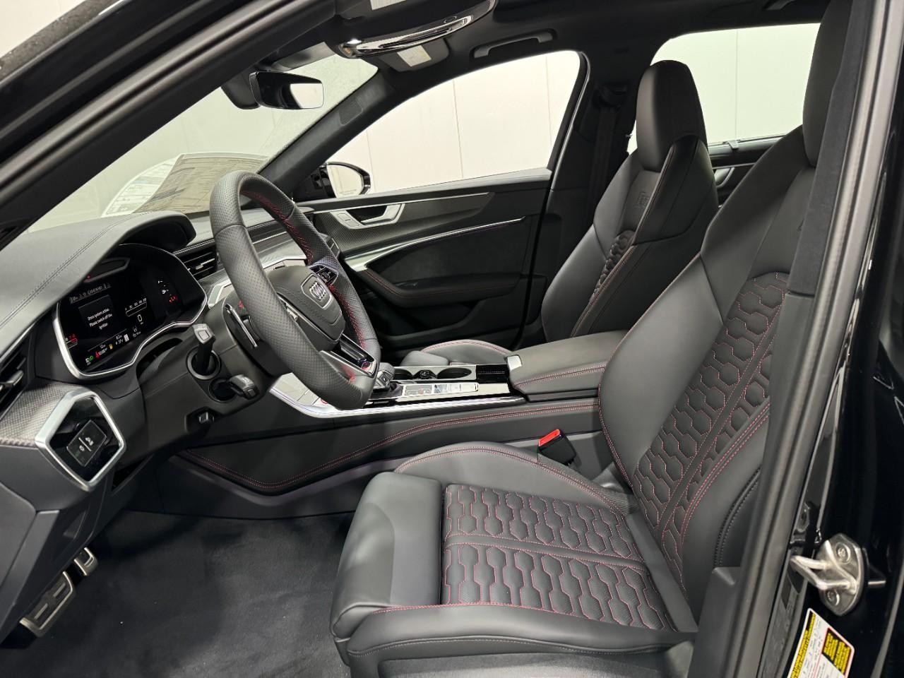 Audi RS 6 Avant Vehicle Full-screen Gallery Image 29