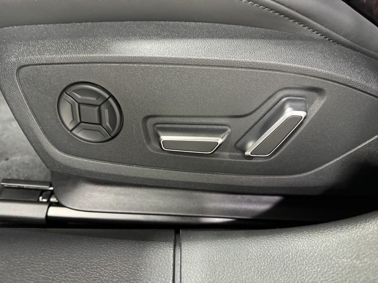 Audi RS 6 Avant Vehicle Full-screen Gallery Image 31