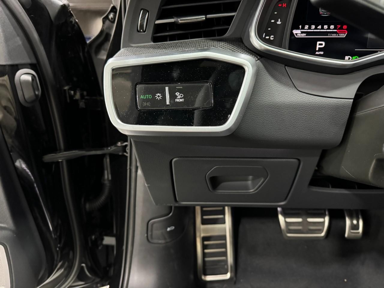 Audi RS 6 Avant Vehicle Full-screen Gallery Image 32