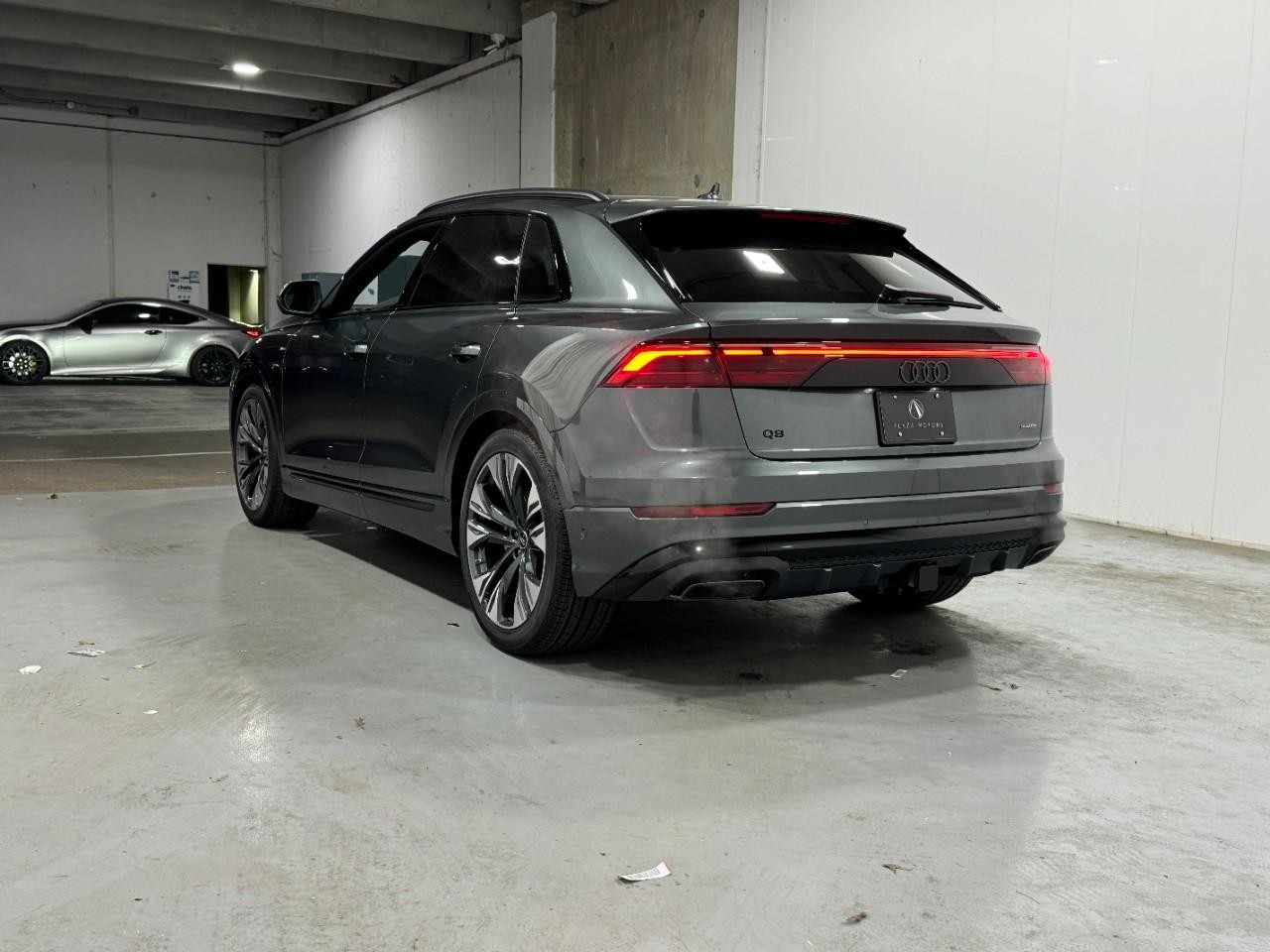 Audi Q8 Vehicle Full-screen Gallery Image 3