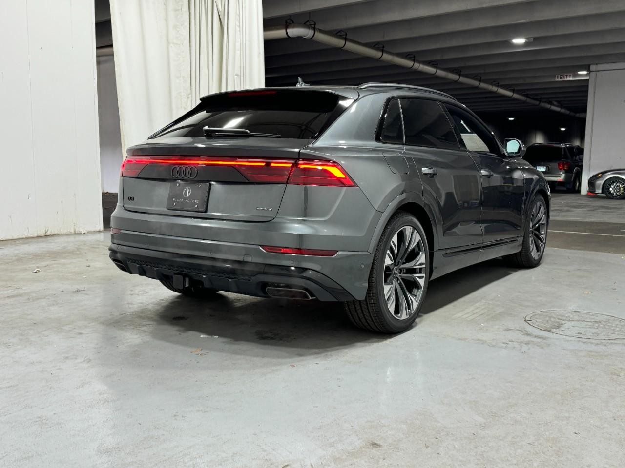 Audi Q8 Vehicle Full-screen Gallery Image 4