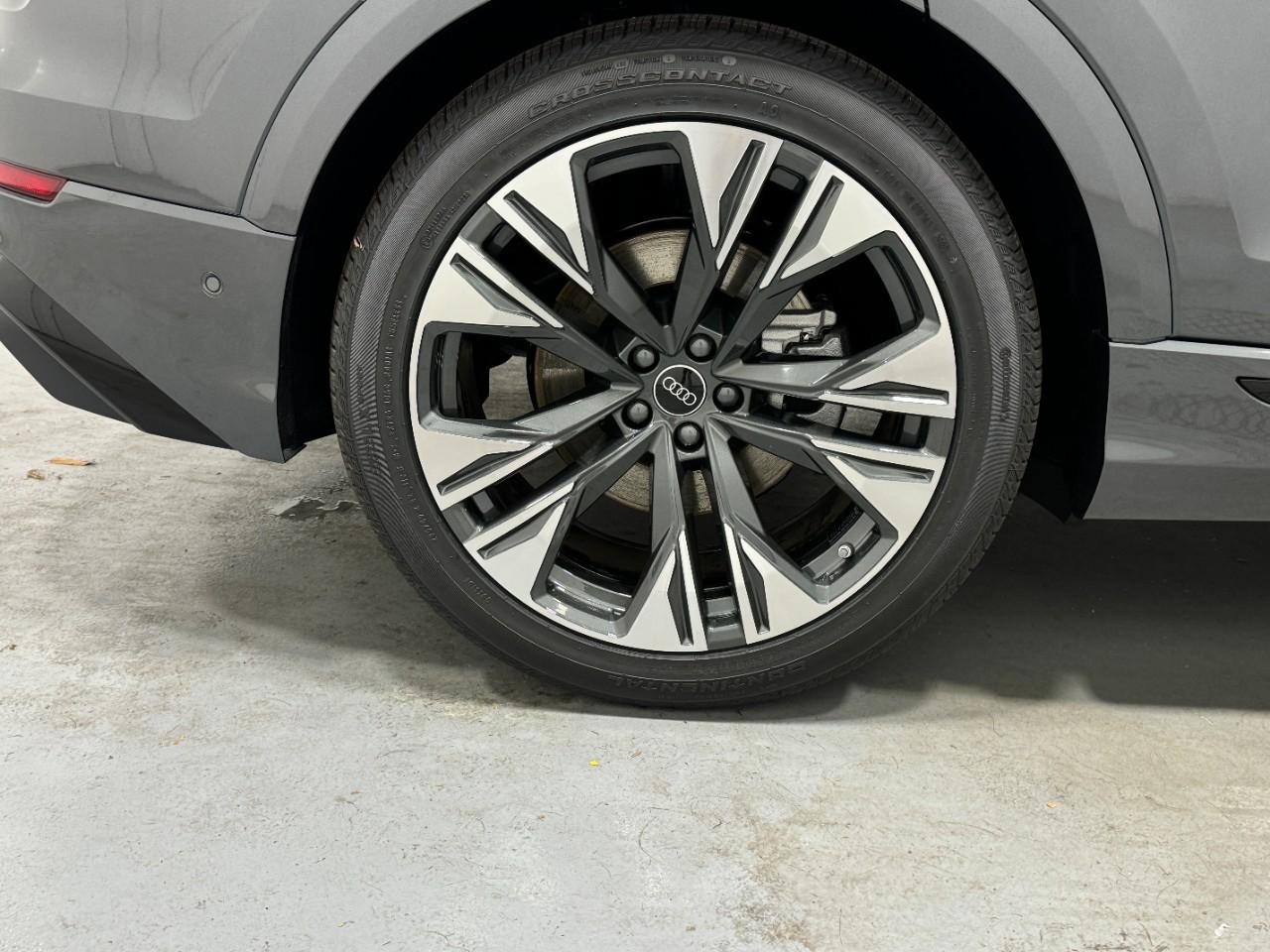 Audi Q8 Vehicle Full-screen Gallery Image 5